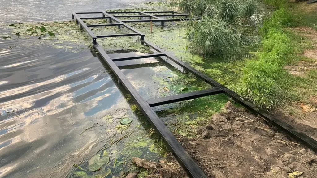 свайное основание причала
